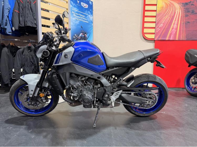 YAMAHA MT-09