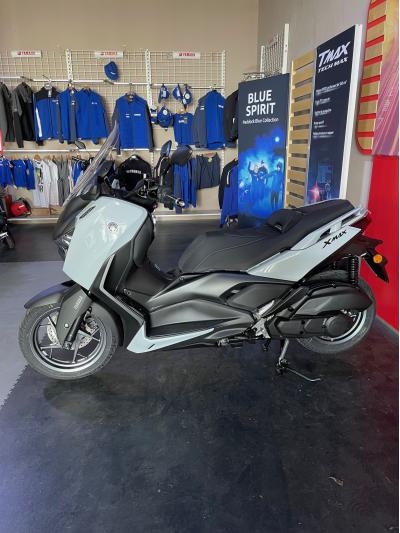 YAMAHA XMAX 125