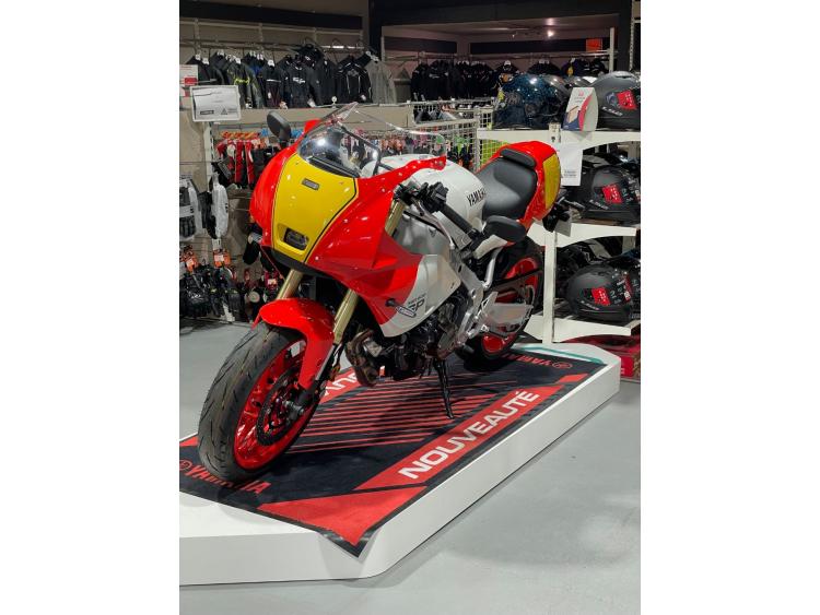 YAMAHA XSR 900 35KW 890 cm3