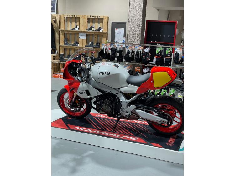 YAMAHA XSR 900 35KW 890 cm3