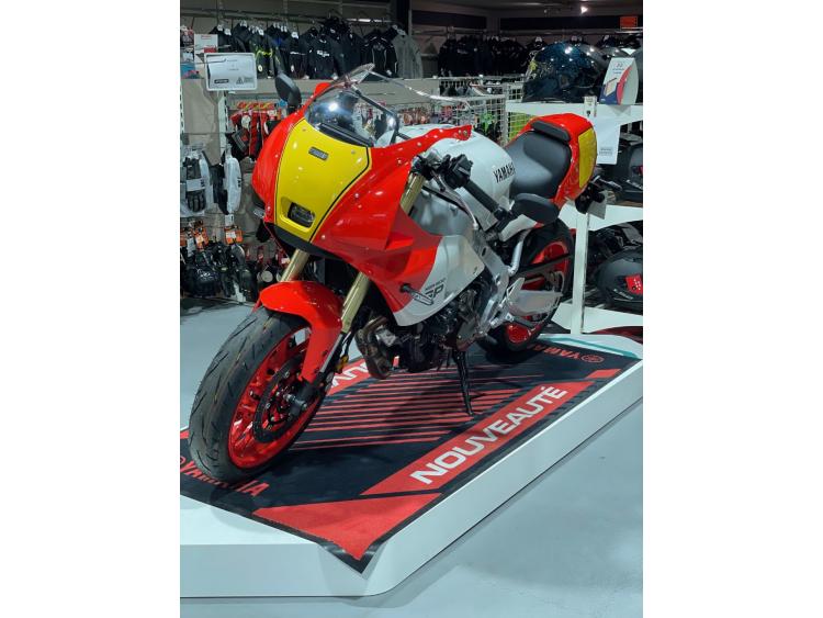 YAMAHA XSR 900 35KW 890 cm3