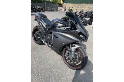 YAMAHA YZF 1000 R1